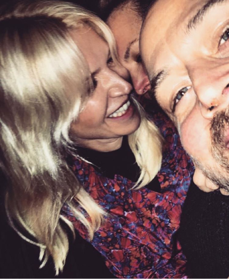 ÜNLÜLERİN YILBAŞI PAYLAŞIMLARI