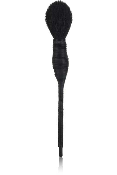 MAKYAJ UYGULAMALARININ YARDIMCILARI