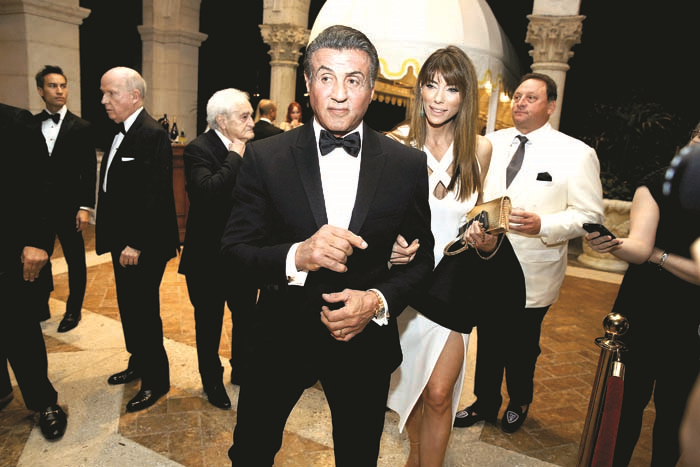 DÜNYA YENİ YILA BÖYLE GİRDİ