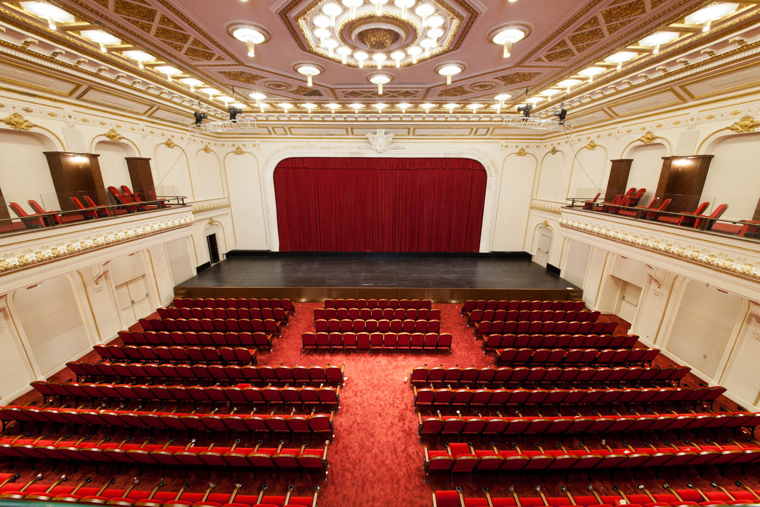 İSTANBUL DEVLET SENFONİ ORKESTRASI GRAND PERADA