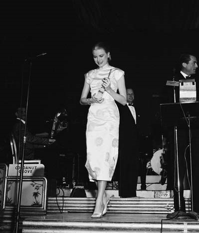 ALTIN KÜRE ÖDÜL TÖRENİNDE TÜM ZAMANLARININ EN ŞIK KADINLARI