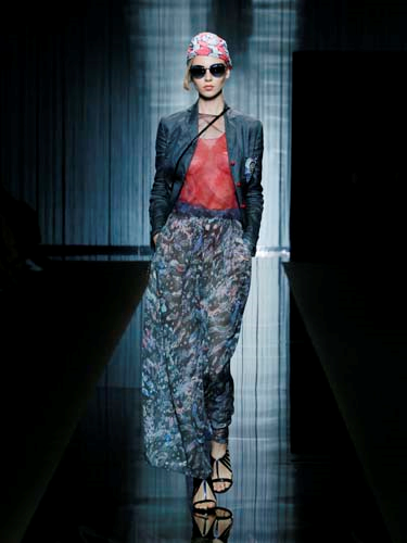 GIORGIO ARMANI 2017 İLKBAHAR/YAZ KADIN KOLEKSİYONU: CHARMANI