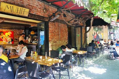 KARAKÖYÜN EN MEŞHUR MEKANLARININ EN SEVİLENLERİ 