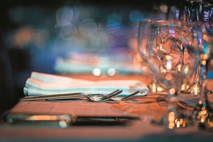 EMEL AYAYDIN LÜKSLERİNİ ALEME ANLATTI 