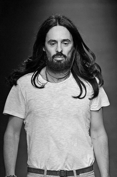 EMEL AYAYDIN LÜKSLERİNİ ALEME ANLATTI 