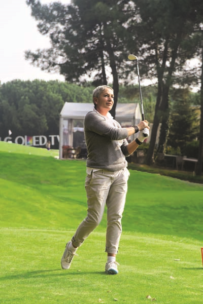 CEMİYET VE İŞ DÜNYASININ EN BAŞARILI KADIN GOLFÇÜLERİ