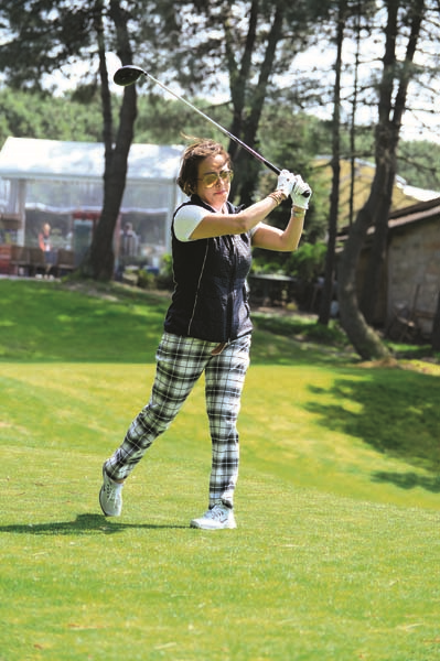 CEMİYET VE İŞ DÜNYASININ EN BAŞARILI KADIN GOLFÇÜLERİ