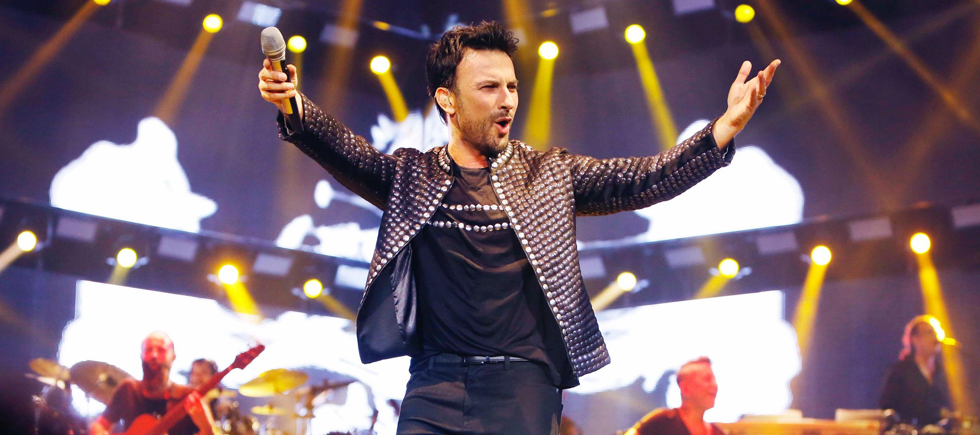 TARKAN'DAN ANLAMLI KONSER