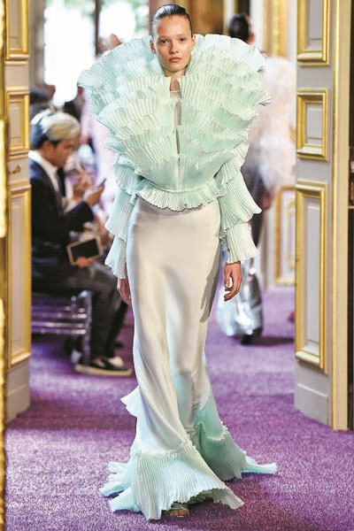 ZEYNEP ERDOĞAN LÜKSLERİNİ ALEM’E ANLATTI