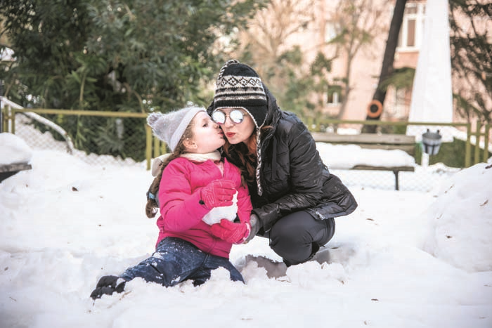 CEMİYETİN ÜNLÜ İSİMLERİNİN KAR KEYFİNE ORTAK OLDUK