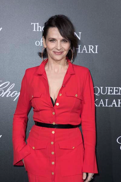 YENİ MÜCEVHER KOLEKSİYONUNU TANITTI