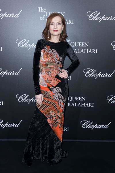 YENİ MÜCEVHER KOLEKSİYONUNU TANITTI