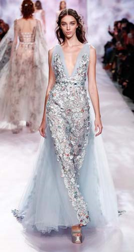 PODYUMDA FIRTINALAR ESTİRDİLER