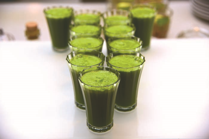 ALEM VE CHENOT D-LIFE EV SAHİPLİĞİNDE CEMİYETİN ÜNLÜ  İSİMLERİYLE ÖĞLE YEMEĞİNDE BULUŞTUK