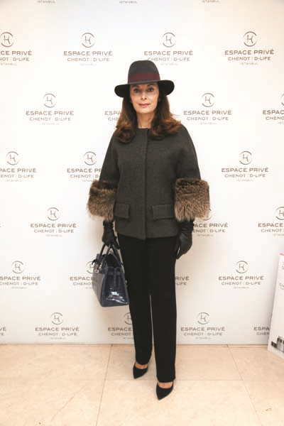 ALEM VE CHENOT D-LIFE EV SAHİPLİĞİNDE CEMİYETİN ÜNLÜ  İSİMLERİYLE ÖĞLE YEMEĞİNDE BULUŞTUK