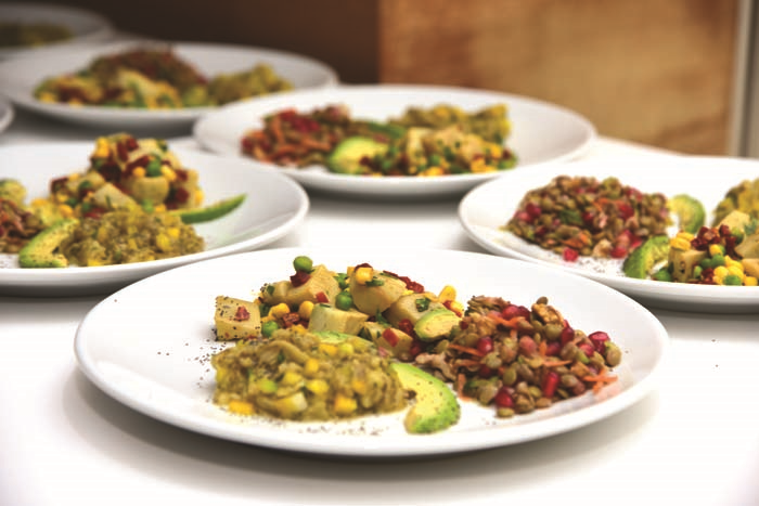 ALEM VE CHENOT D-LIFE EV SAHİPLİĞİNDE CEMİYETİN ÜNLÜ  İSİMLERİYLE ÖĞLE YEMEĞİNDE BULUŞTUK