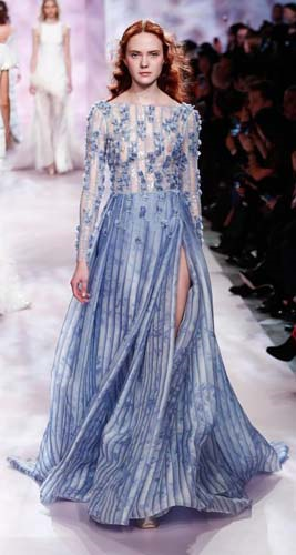 PODYUMDA FIRTINALAR ESTİRDİLER