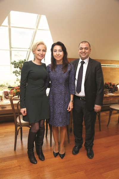 ALEM VE CHENOT D-LIFE EV SAHİPLİĞİNDE CEMİYETİN ÜNLÜ  İSİMLERİYLE ÖĞLE YEMEĞİNDE BULUŞTUK