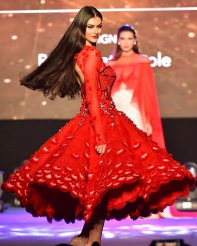 KAİNAT TACININ PEŞİNDE