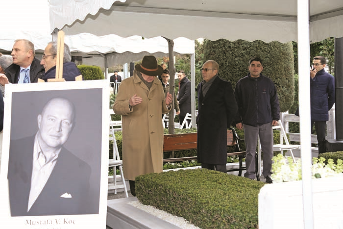 “MAVİ GÖZLÜ GÜLERYÜZLÜ PATRON”  SEVENLERİYLE ANILDI 