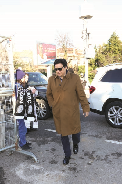 “MAVİ GÖZLÜ GÜLERYÜZLÜ PATRON”  SEVENLERİYLE ANILDI 