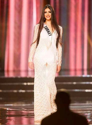 KAİNAT TACININ PEŞİNDE