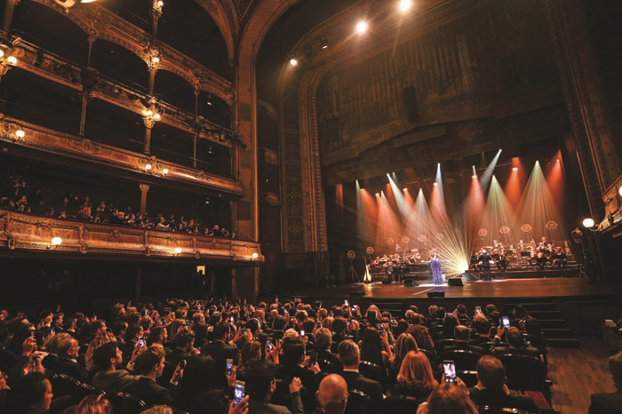 PARİSİN GÖBEĞİNDE GÖRKEMLİ DAVET 