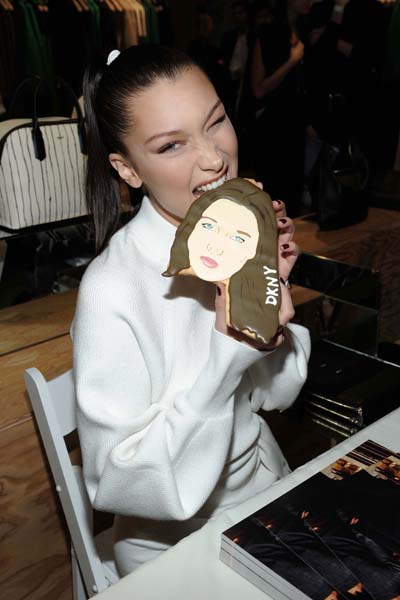 BELLA HADID NEW YORK SOKAKLARINDA