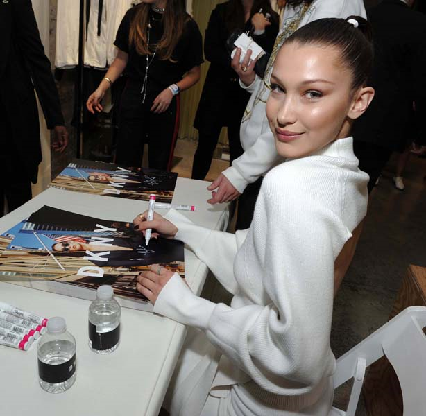 BELLA HADID NEW YORK SOKAKLARINDA