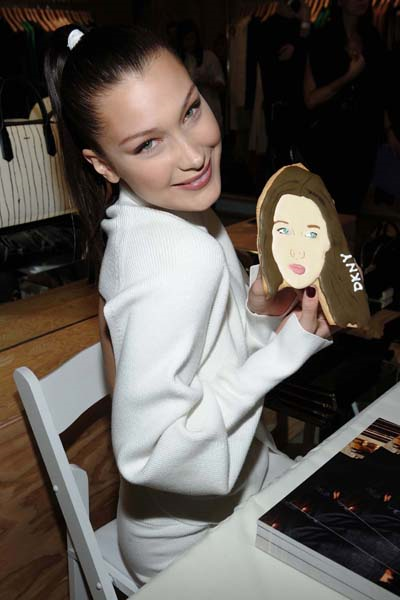 BELLA HADID NEW YORK SOKAKLARINDA