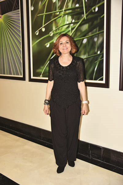 KIBRIS’TA DİLEK HANİF KOLEKSİYONU BÜYÜLEDİ