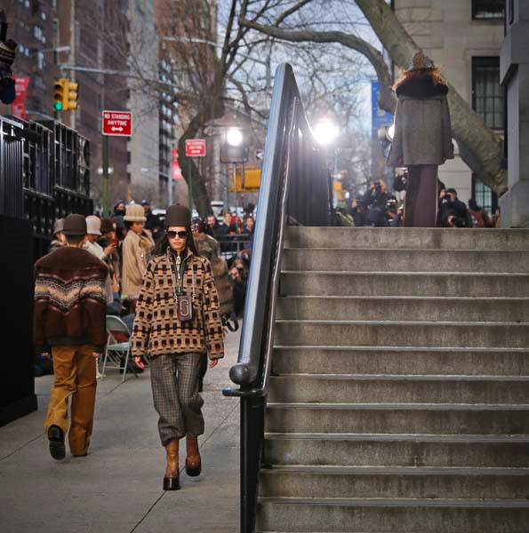 MARC JACOBSIN NEW YORKU