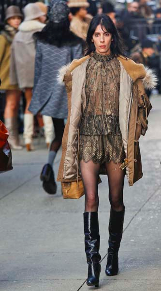 MARC JACOBSIN NEW YORKU