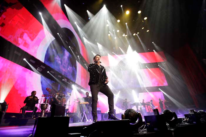 TARKAN'DAN EĞİTİME BÜYÜK DESTEK