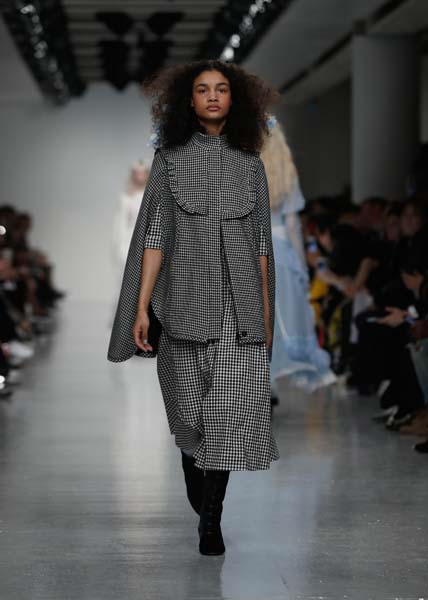 LONDRA MODA HAFTASININ GÖZE ÇARPANLARI