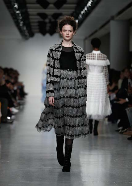 LONDRA MODA HAFTASININ GÖZE ÇARPANLARI