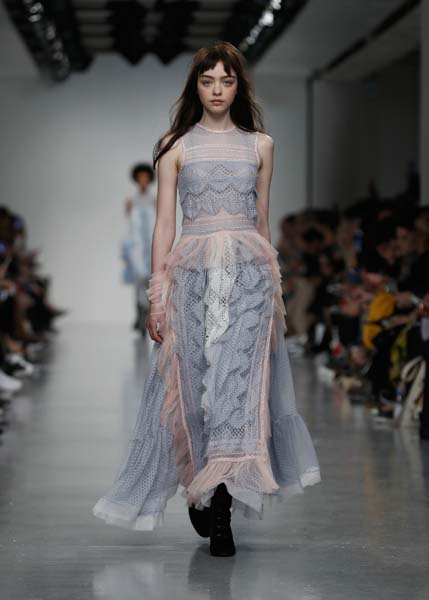 LONDRA MODA HAFTASININ GÖZE ÇARPANLARI