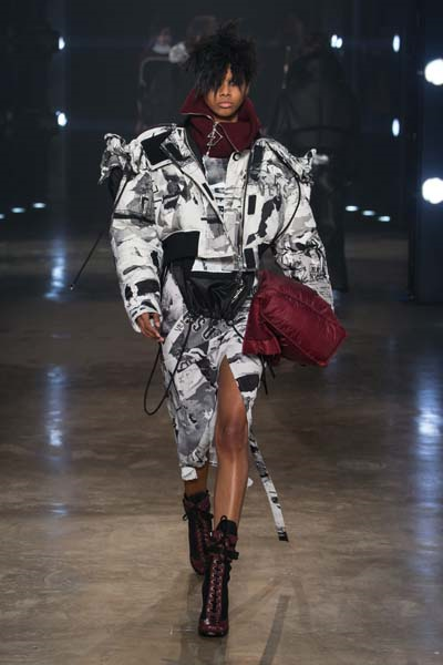 LONDRA MODA HAFTASININ GÖZE ÇARPANLARI