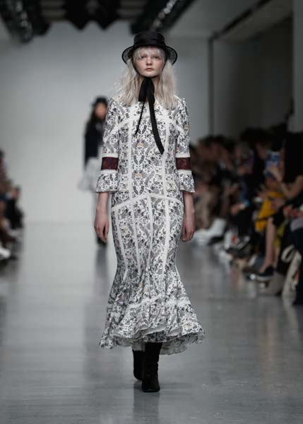 LONDRA MODA HAFTASININ GÖZE ÇARPANLARI