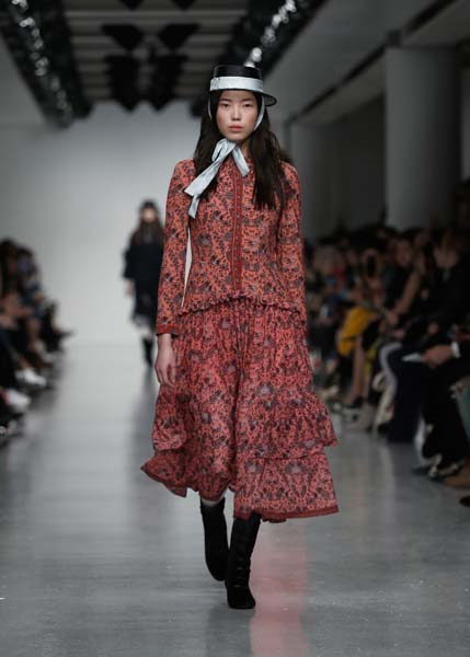 LONDRA MODA HAFTASININ GÖZE ÇARPANLARI