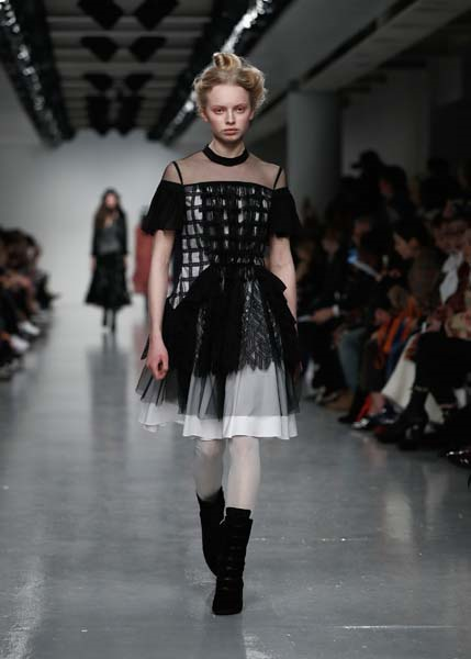 LONDRA MODA HAFTASININ GÖZE ÇARPANLARI