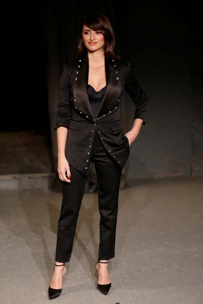 LONDRA MODA HAFTASINDA ÜNLÜLER GEÇİDİ