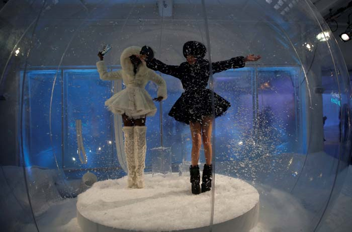 LONDRA MODA HAFTASINDA ÜNLÜLER GEÇİDİ