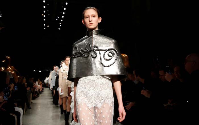 LONDRA MODA HAFTASINDA ÜNLÜLER GEÇİDİ