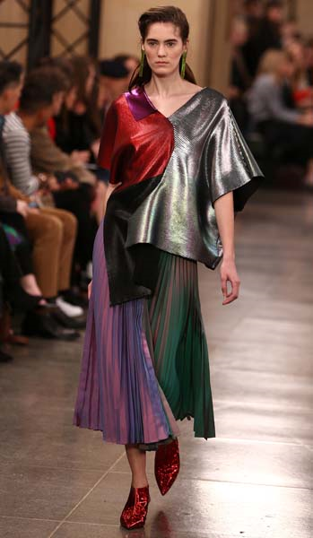 LONDRA MODA HAFTASINDA ÜNLÜLER GEÇİDİ