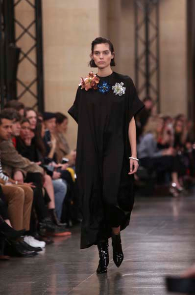 LONDRA MODA HAFTASINDA ÜNLÜLER GEÇİDİ