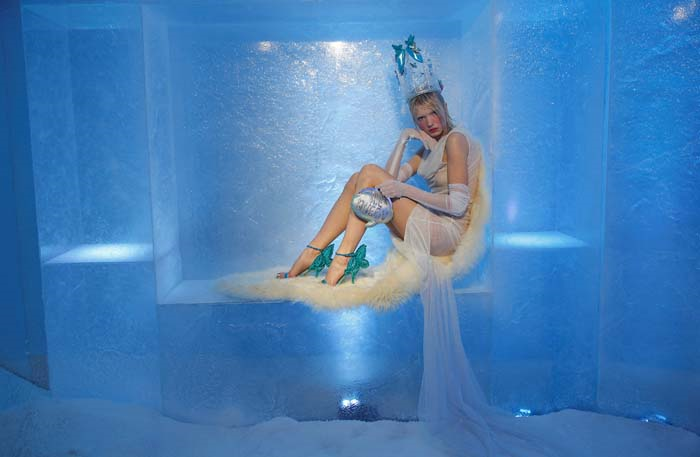 LONDRA MODA HAFTASINDA ÜNLÜLER GEÇİDİ