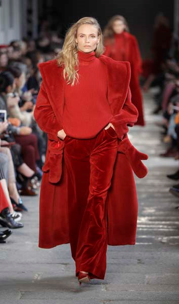 MİLANO MODA HAFTASININ ÖNE ÇIKANLARI