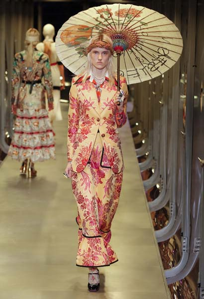 MİLANO MODA HAFTASININ ÖNE ÇIKANLARI