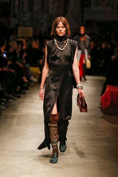 MİLANO MODA HAFTASININ ÖNE ÇIKANLARI